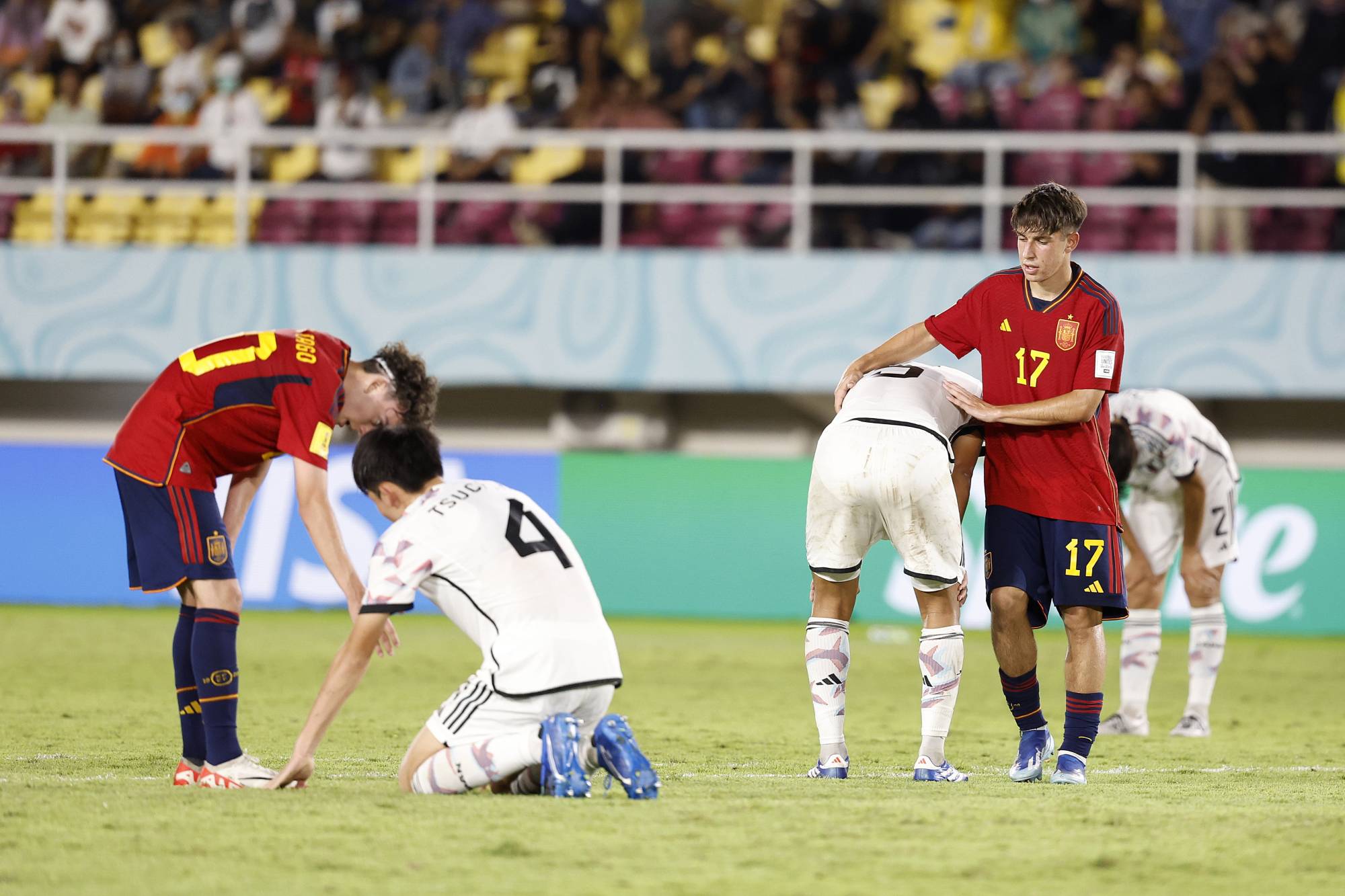 أسبانيا تفوز على اليابان بثنائية لهدف وترافق البرازيل في ربع نهائي كأس العالم تحت 17 عام.