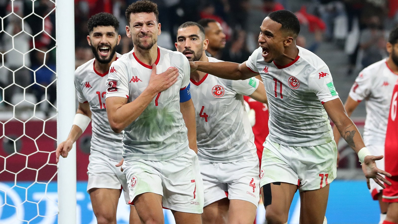 تونس تفوز بصعوبة على عمان وتنتظر الفائز من لقاء مصر.