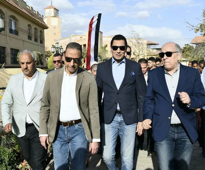 وزير الشباب والرياضة ومحافظ الجيزة يتفقدان أعمال التطوير بنادي الصيد بأكتوبر.