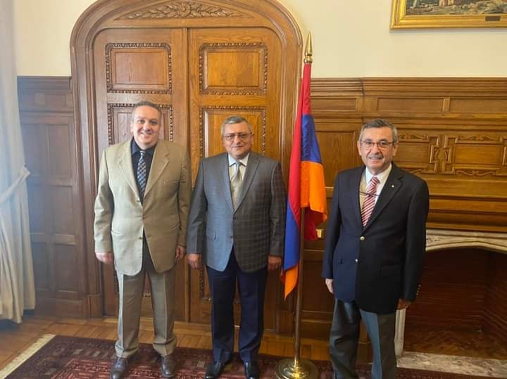 سفير دوله أرمينيا بمصر بمقر السفاره الارمينية بالقاهره. 