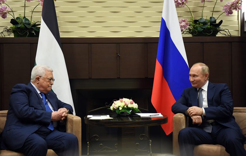 الرئيس عباس يجتمع مع نظيره الروسي
