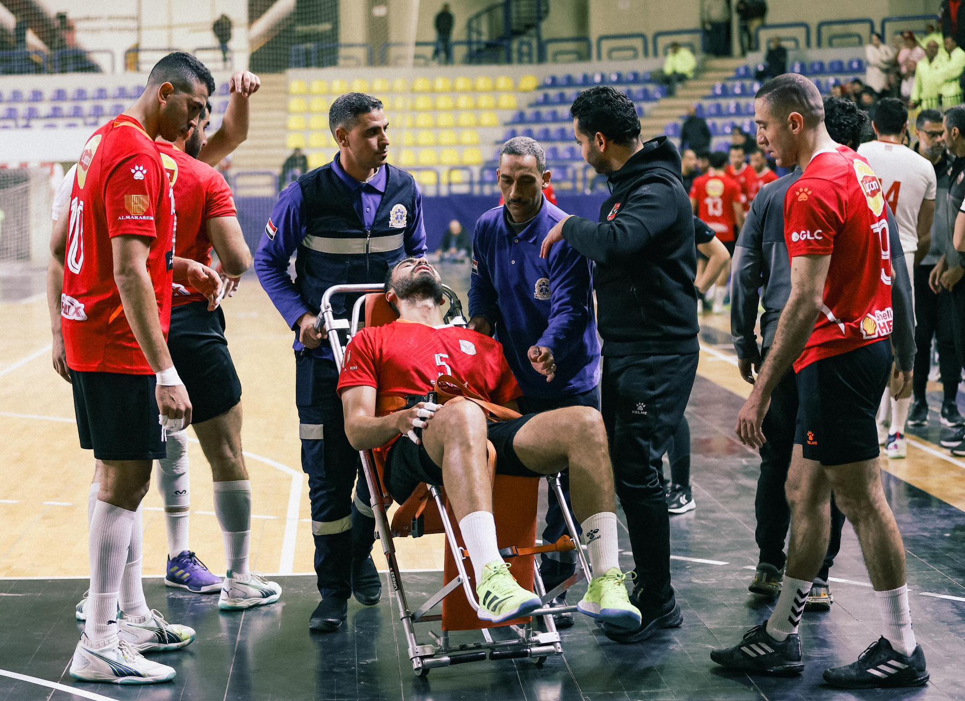 أشعة لـ«محسن رمضان» لاعب يد الأهلي بسبب إصابة الركبة.