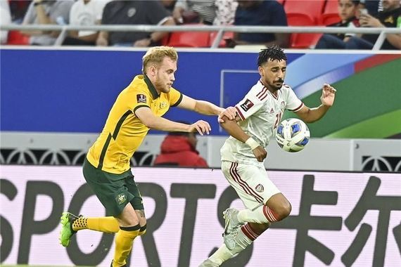 أستراليا تكتسح الإمارات بثنائية لهدف وتبلغ ملحق كأس العالم.
