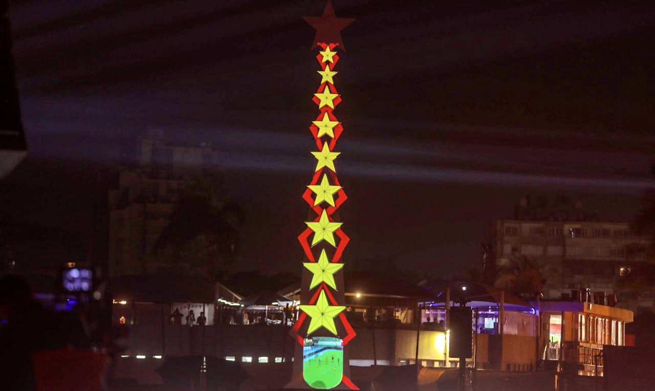 برج أيقوني في احتفالية تدشين النجمة العاشرة.