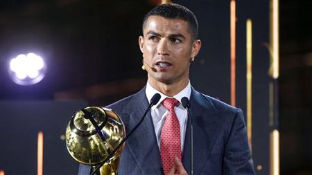 كريستيانو رونالدو يحصد جائزة أفضل لاعب في الشرق الأوسط بحفل جلوب سوكر.