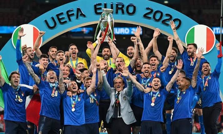 أيطاليا تفوز علي أنجلتر بركلات الترجيح وتتوج بلقب كأس يورو2020.
