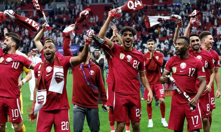 منتخب قطر يفوز علي إيران بثلاثية مقابل هدفين ويتأهل ألي نهائى كأس آسيا لمواجهة الأردن.