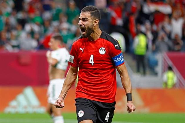 مصر تتعادل مع الجزائر أيجابياً وتتصدر مجموعتها والتأهل لمواجهة الأردن في ربع نهائي كأس العرب.