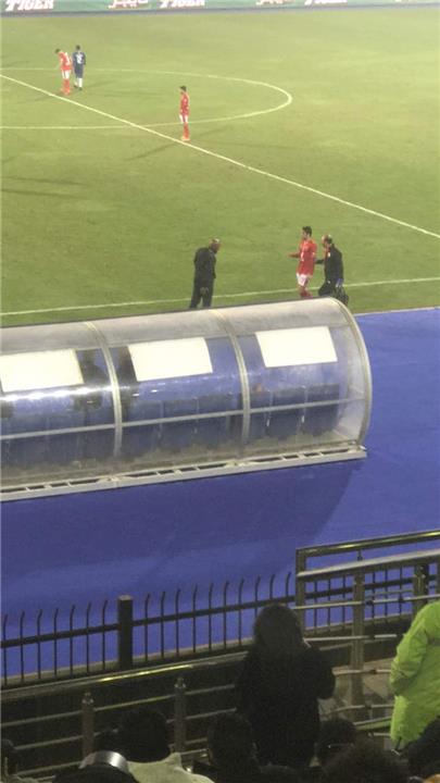  تقارير: إصابة طاهر محمد طاهر في مباراة الأهلي وسونيديب.