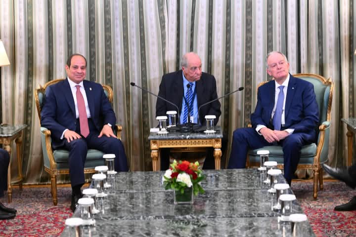 التقى السيد الرئيس عبد الفتاح السيسي، اليوم بمقر رئاسة الجمهورية في أثينا، بالرئيس اليوناني كونستانتينوس تاسولاس، حيث أقيمت مراسم الإستقبال الرسمية للسيد الرئيس، وذلك في مستهل الزيارة الرسمية التي يقوم بها سيادته إلى اليونان