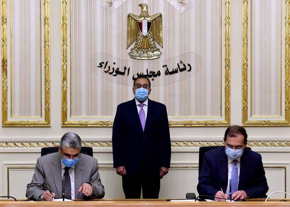 رئيس الوزراء يشهد التوقيع على بروتوكول تعاون بين الشركة القابضة لكهرباء مصر والهيئة المصرية العامة للبترول في إطار خطة الدولة لفض التشابكات المالية