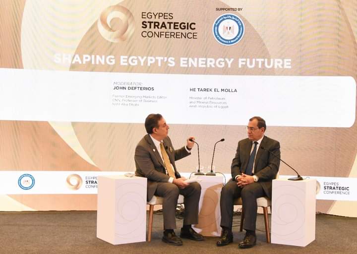 أكد المهندس طارق الملا وزير البترول والثروة المعدنية أن الحاجة واضحة لكافة مصادر إمدادات الطاقة من وقود أحفورى وطاقات جديدة ومتجددة