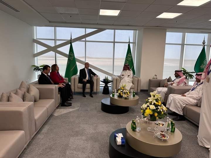 وزير الإسكان يلتقى نظيره السعودي لمناقشة استراتيجيات العمل بالوزارتين.