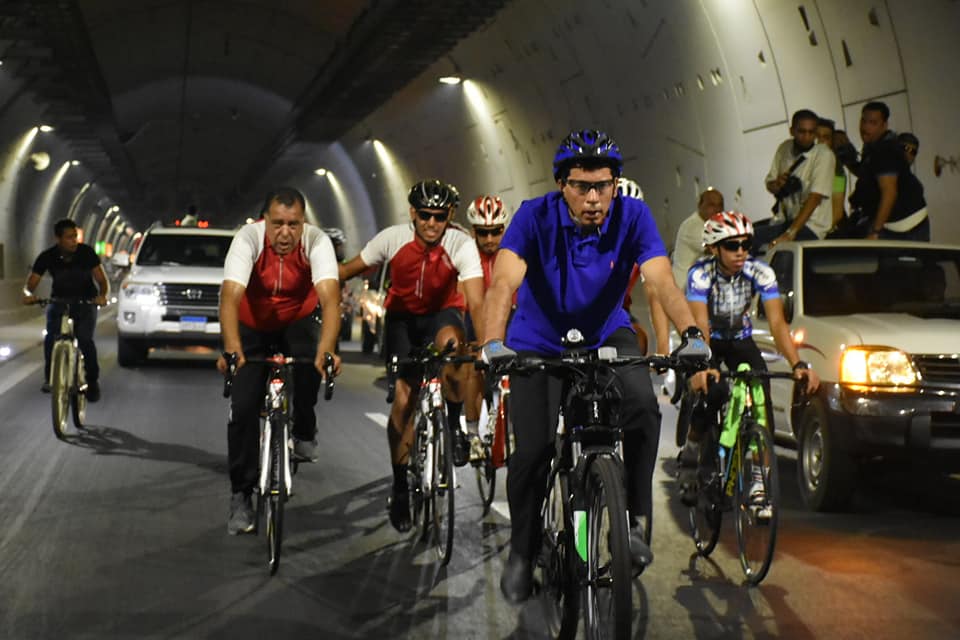 وزير الرياضة يقود ماراثون دراجات بمنطقة أنفاق بورسعيد الجديدة