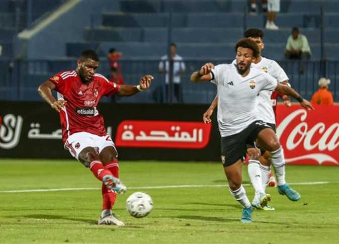 الأهلي يتعادل أيجابياً مع الجونه ويتصدر الدوري المصري.