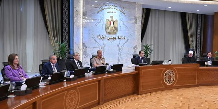 خلال اجتماع الحكومة اليوم: رئيس الوزراء: وجود صناعات مصرية مُتميزة في قطاع النقل يؤكد أهمية الجهود المبذولة لتوطين الصناعات المختلفة