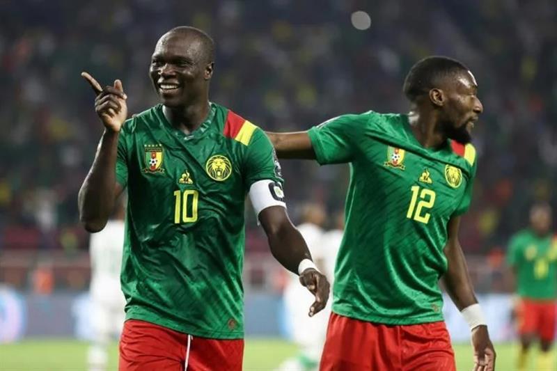 الكاميرون تهزم الجزائر بثنائية لهدف فى عقر دارها وتتأهل إلى كأس العالم قطر 2022.