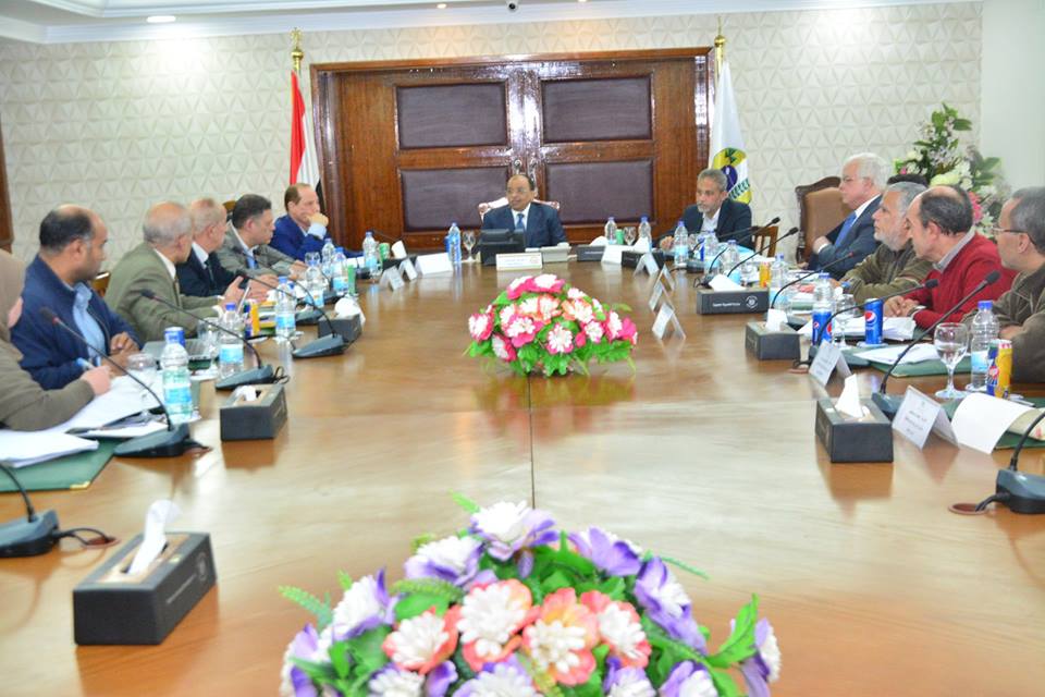 عقد اللواء محمود شعراوى وزير التنمية المحلية اجتماعاً مع مديري المحاجر بالمحافظات بحضور عدد من قيادات الوزارة .