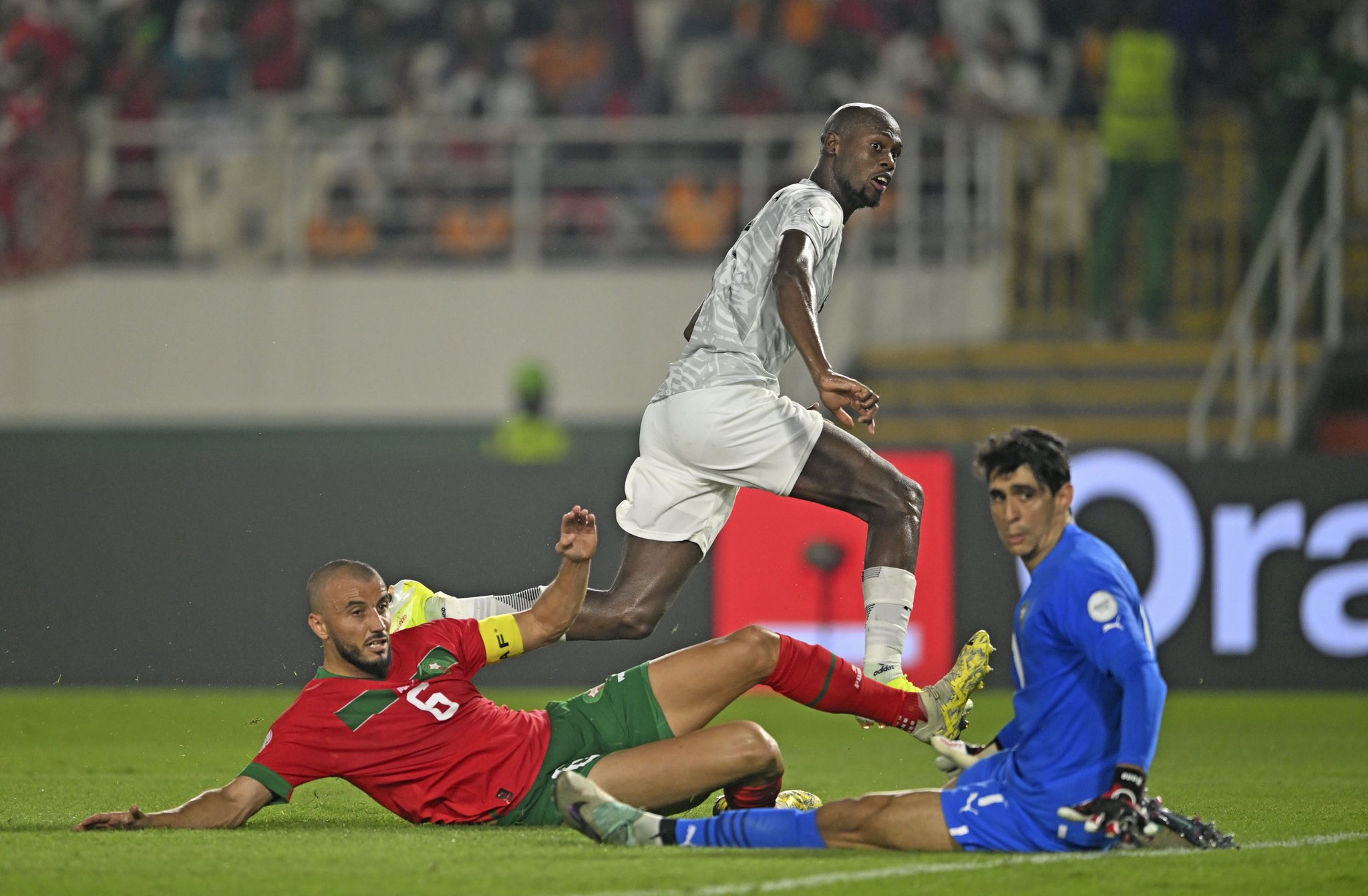 منتخب المغرب يخسر من جنوب أفريقيا بثنائية نظيفة ويودع كأس الأمم الأفريقية.