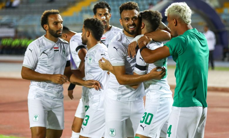 المصري يكتسح طلائع الجيش بثلاثية نظيفة في دوري نايل.