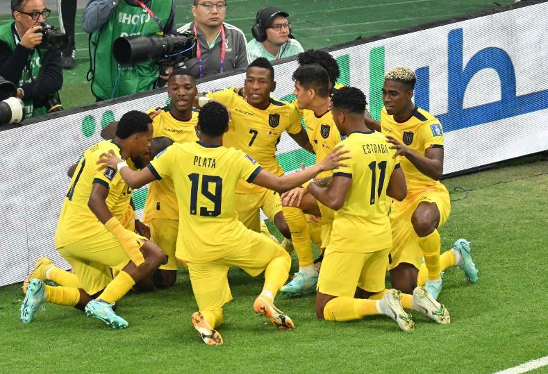 الإكوادور تكتسح قطر بثنائية نظيفة في أفتتاح كأس العالم قطر 2022.