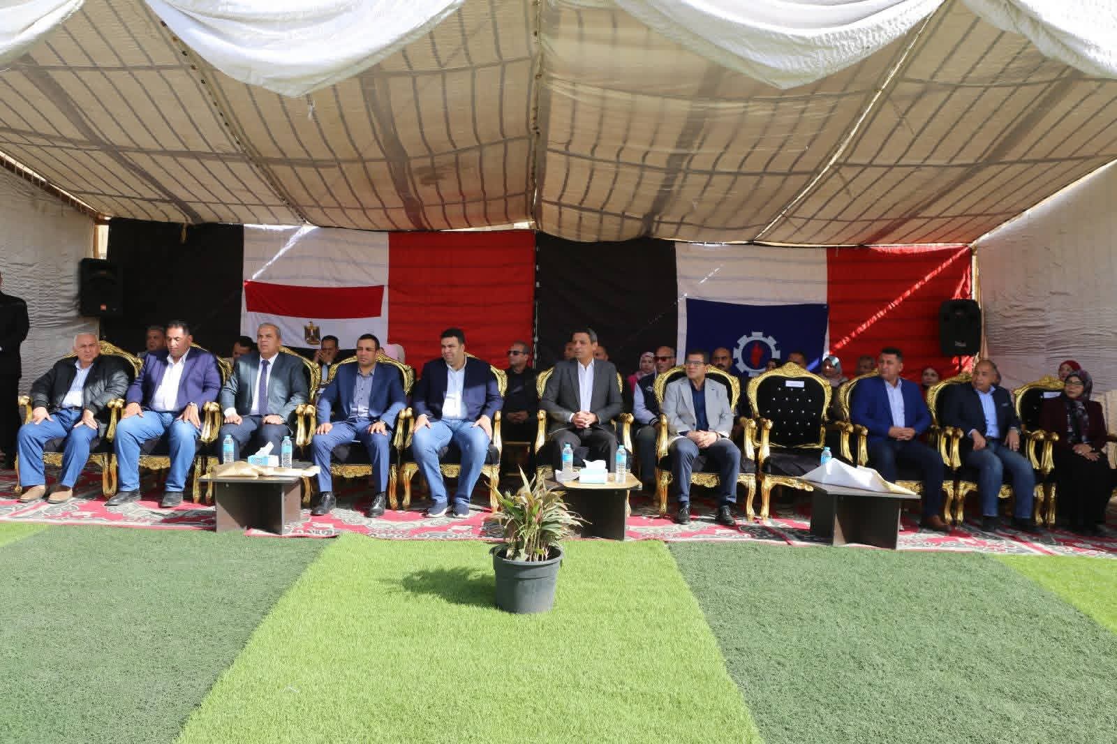 محافظ السويس يتفقد إصطفاف معدات حي فيصل للتأكيد علي جاهزيتها