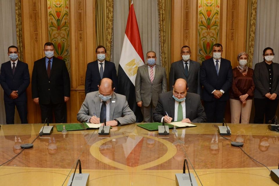 وزيرا البترول والإنتاج الحربى يشهدان التوقيع على بروتوكول تعاون في مجال التصنيع والدعم الفنى