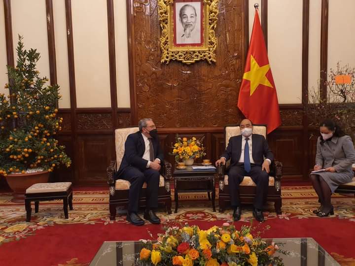 رئيس جمهورية فيتنام يستقبل السفير المصري في فيتنام