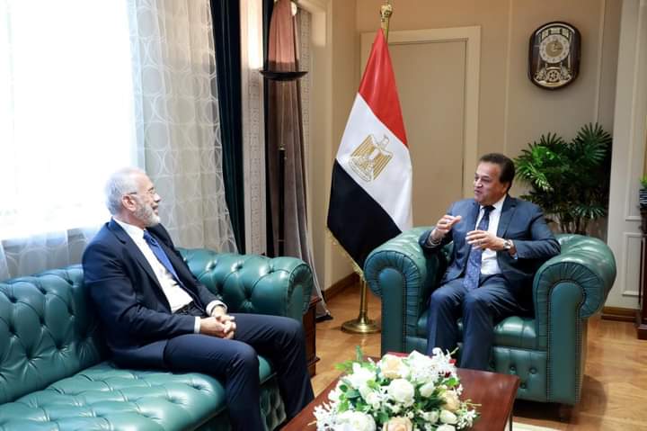 وزير الصحة يستقبل السفير اليوناني لدى مصر لبحث سبل التعاون في مختلف المجالات الصحية