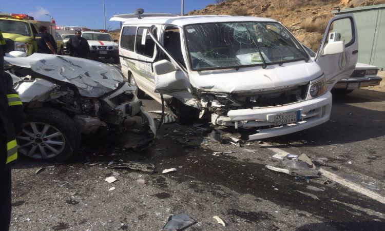 مصرع شخص واصابة 15آخرين في حادث تصادم بسوهاج