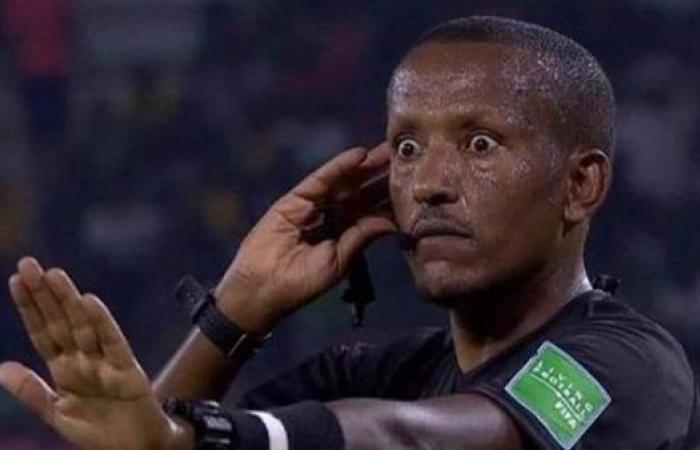 تقارير مغربية: «كاف» يرفض تغيير حكم مباراة الأهلي والوداد في النهائي الأفريقي.