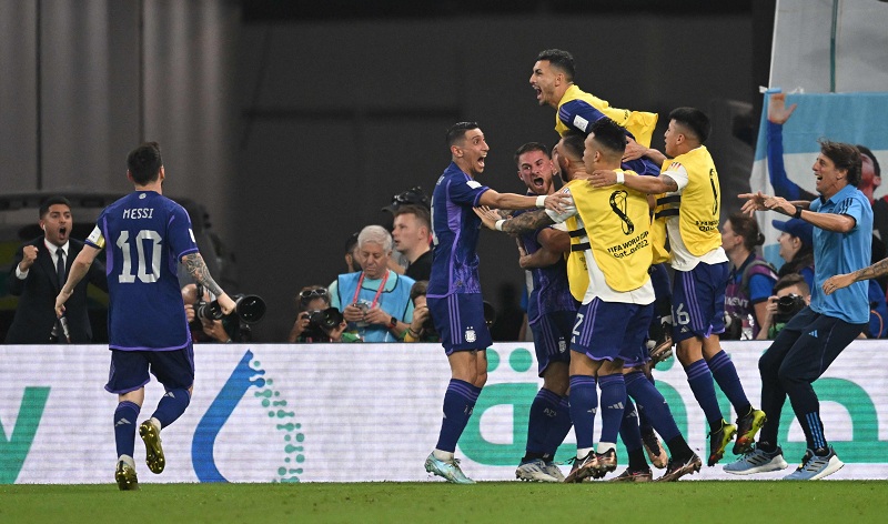 الأرجنتين تكتسح بولندا بثنائية نظيفة ويتأهلون الي الدور ال 16 في كأس العالم قطر 2022.
