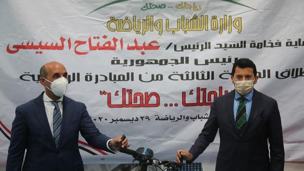 وزير الشباب والرياضة يسلم دراجات المرحلة الثالثة من مبادرة 
