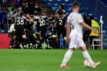ريال مدريد يخسر من شريف بهدفين مقابل هدف فى دور المجموعات بدوري أبطال أوروبا.
