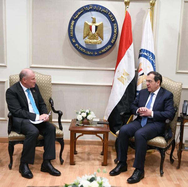 مباحثات وزير البترول والثروة المعدنية مع السفير الأسترالى بالقاهرة