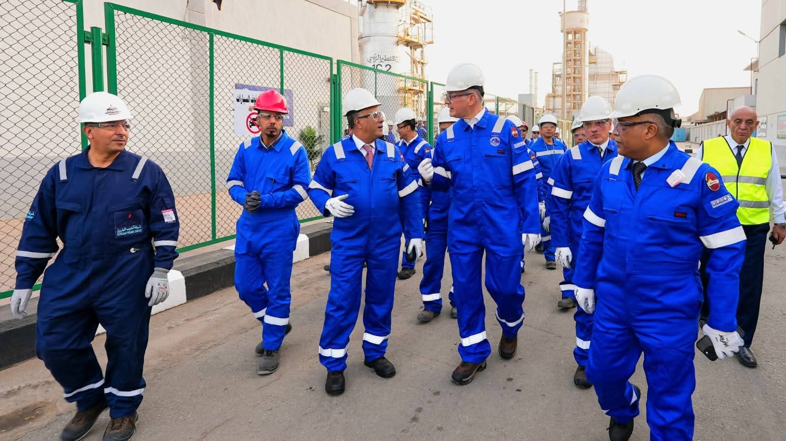 • وزير البترول والثروة المعدنية يتفقد الوحدات الإنتاجية لشركة القاهرة لتكرير البترول ويجري حوارًا مع العاملين