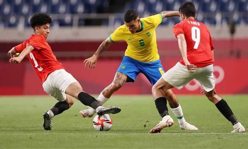 مصر تخسر من البرازيل بهدف نظيف وتودع الدور ربع النهائي في طوكيو بعد تألق الشناوي.