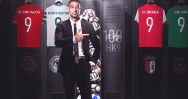 أحمد حسن كوكا يحتفل بتسجيل 100 هدف فى ملاعب أوروبا.
